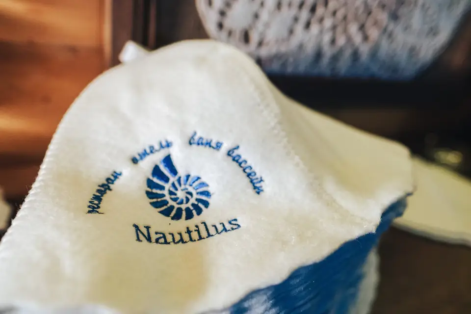 Банная шапка с вышивкой Nautilus